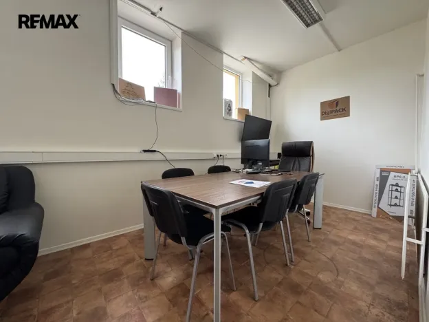 Prodej skladu, Věžky, 2322 m2