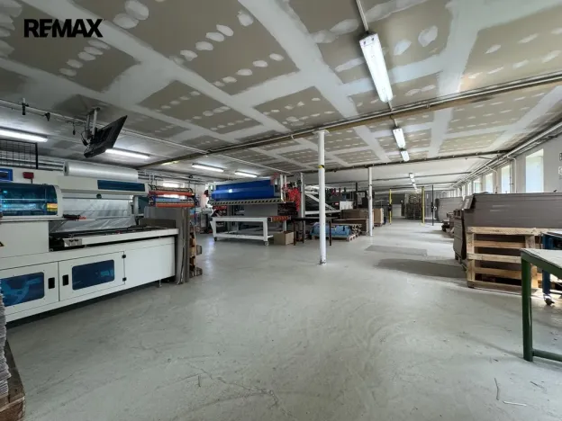 Prodej skladu, Věžky, 2322 m2