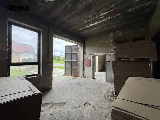 Prodej skladu, Věžky, 2322 m2