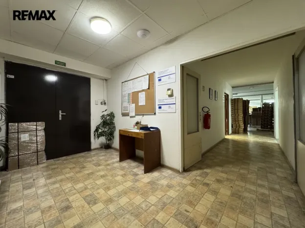 Prodej skladu, Věžky, 2322 m2