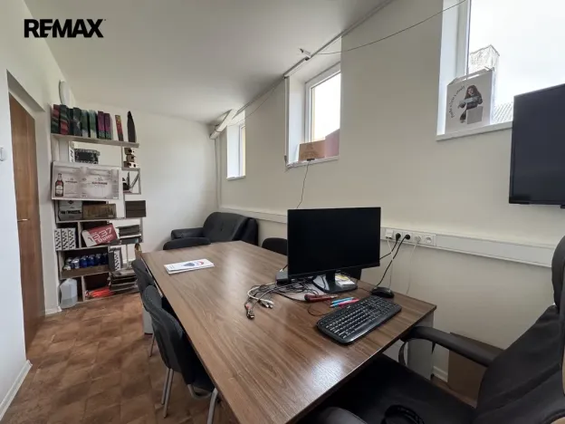 Prodej skladu, Věžky, 2322 m2