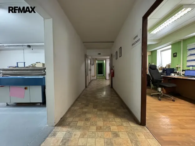 Prodej skladu, Věžky, 2322 m2