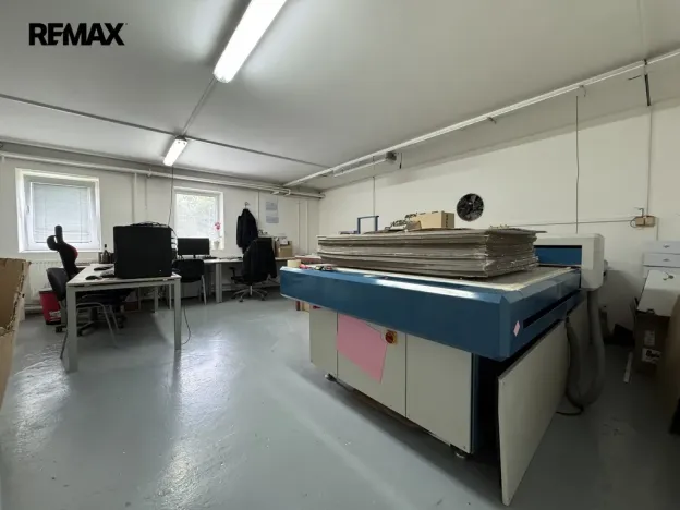 Prodej skladu, Věžky, 2322 m2