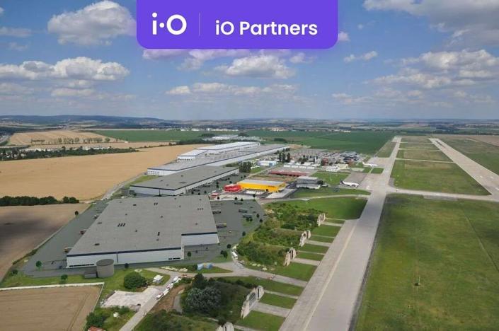 Pronájem skladu, Brno, Letiště Brno-Tuřany, 13000 m2