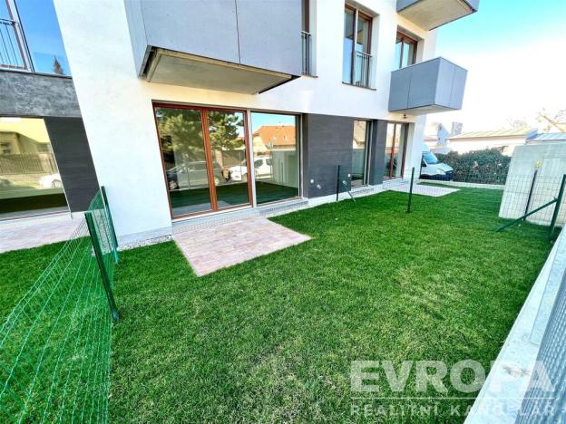 Pronájem bytu 1+kk, Praha - Dolní Chabry, Ústecká, 62 m2