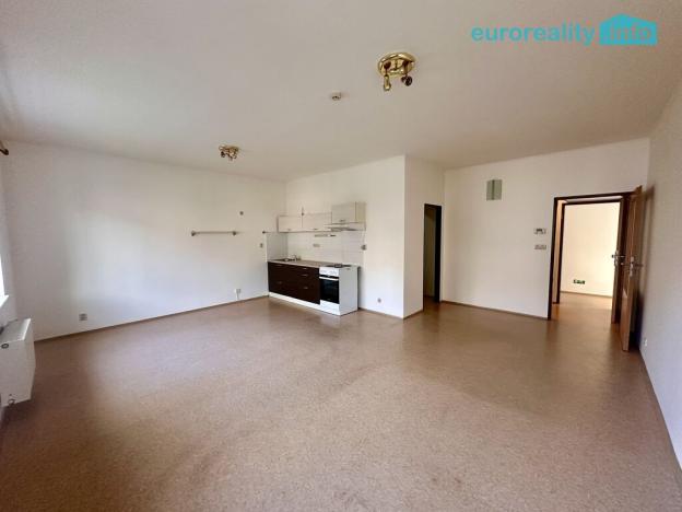 Pronájem bytu 1+kk, Karlovy Vary, Závodu míru, 40 m2