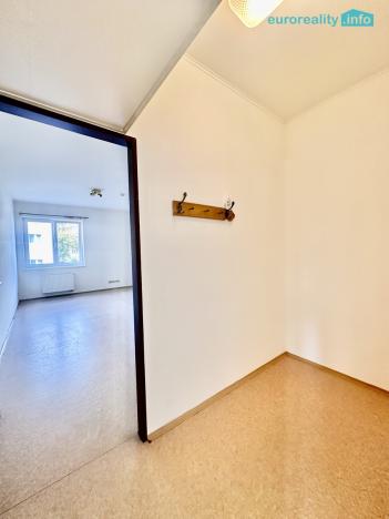 Pronájem bytu 1+kk, Karlovy Vary, Závodu míru, 40 m2