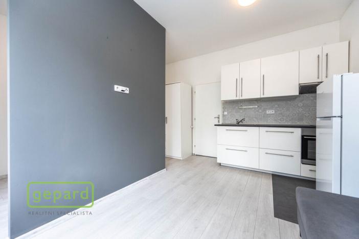 Prodej podílu 1/2 rodinného domu, Praha - Malešice, Káranská, 225 m2