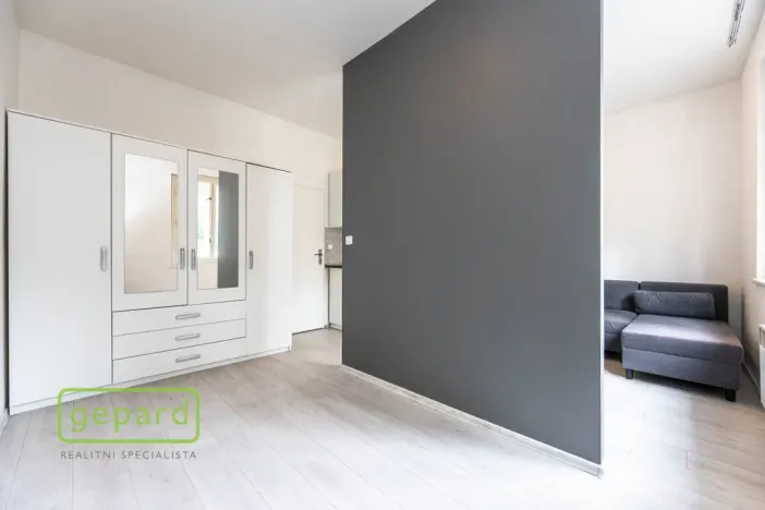 Prodej podílu 1/2 rodinného domu, Praha - Malešice, Káranská, 225 m2