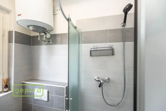 Prodej podílu 1/2 rodinného domu, Praha - Malešice, Káranská, 225 m2