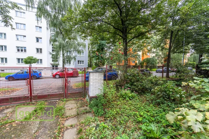 Prodej podílu 1/2 rodinného domu, Praha - Malešice, Káranská, 225 m2