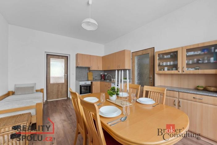 Prodej atypického bytu, Dvůr Králové nad Labem, Klazarova, 390 m2