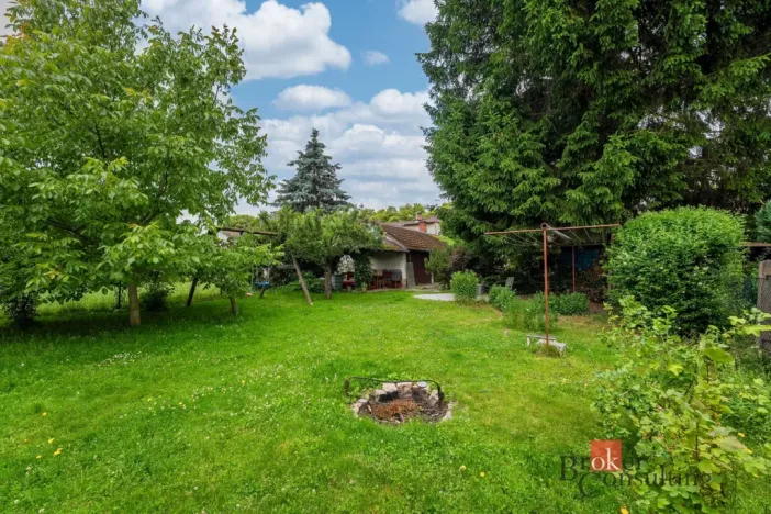 Prodej atypického bytu, Dvůr Králové nad Labem, Klazarova, 390 m2