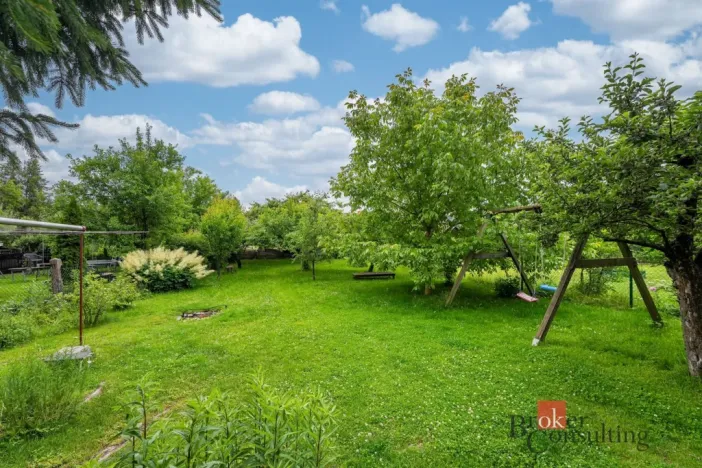 Prodej atypického bytu, Dvůr Králové nad Labem, Klazarova, 390 m2