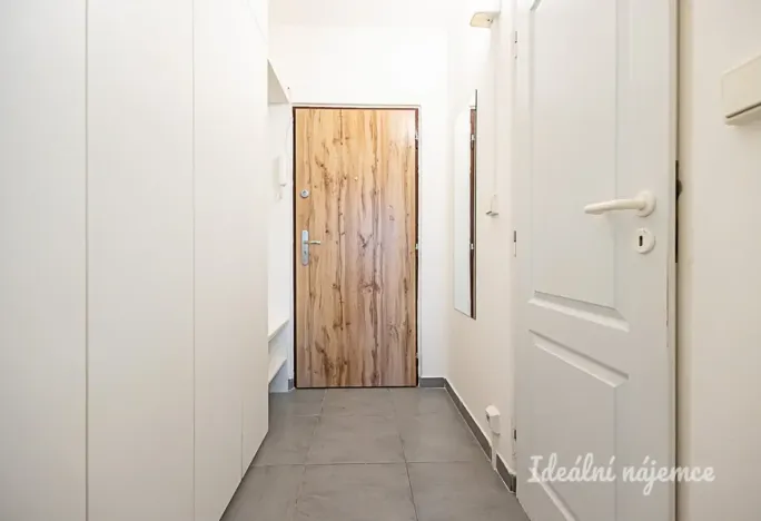 Pronájem bytu 1+kk, Praha - Kobylisy, Kyselova, 22 m2