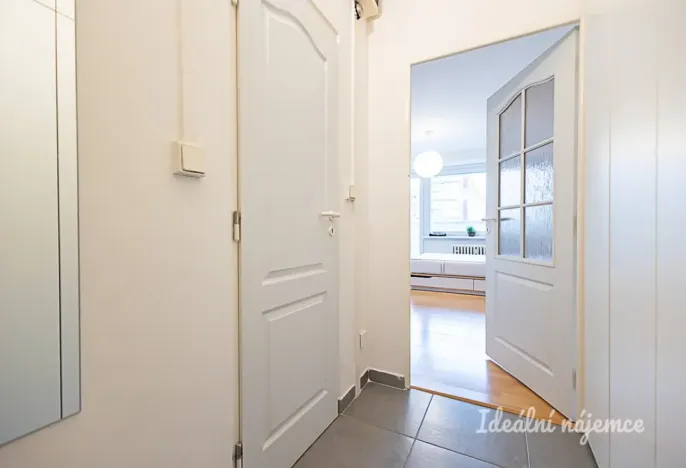 Pronájem bytu 1+kk, Praha - Kobylisy, Kyselova, 22 m2