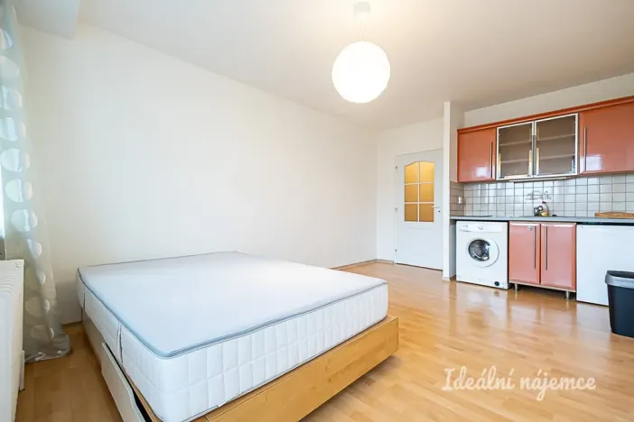 Pronájem bytu 1+kk, Praha - Kobylisy, Kyselova, 22 m2