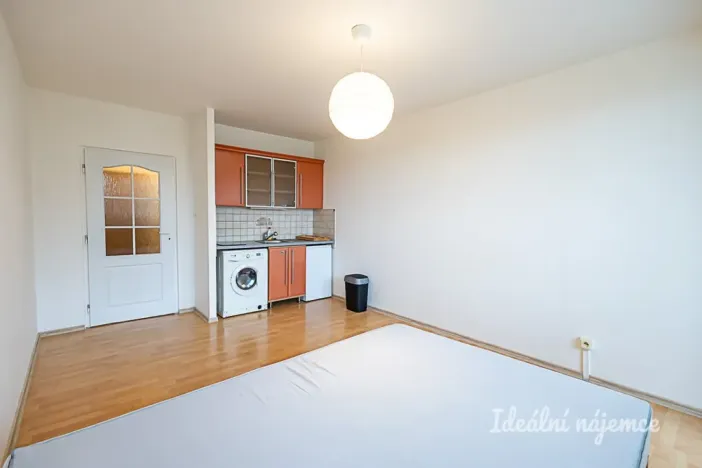 Pronájem bytu 1+kk, Praha - Kobylisy, Kyselova, 22 m2