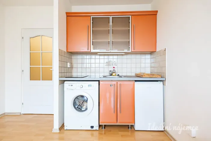 Pronájem bytu 1+kk, Praha - Kobylisy, Kyselova, 22 m2