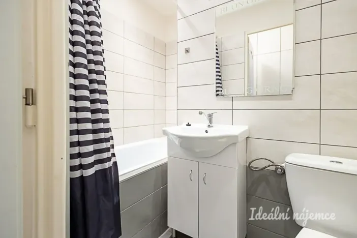 Pronájem bytu 1+kk, Praha - Kobylisy, Kyselova, 22 m2