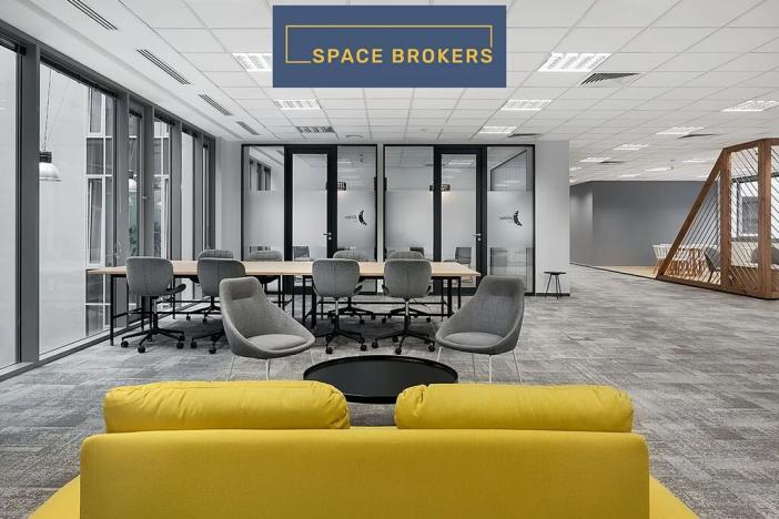 Pronájem kanceláře, Praha, Křižíkova, 1080 m2