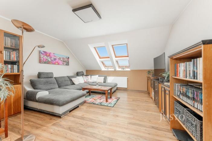 Prodej kanceláře, Uherské Hradiště, V Zahradách, 474 m2