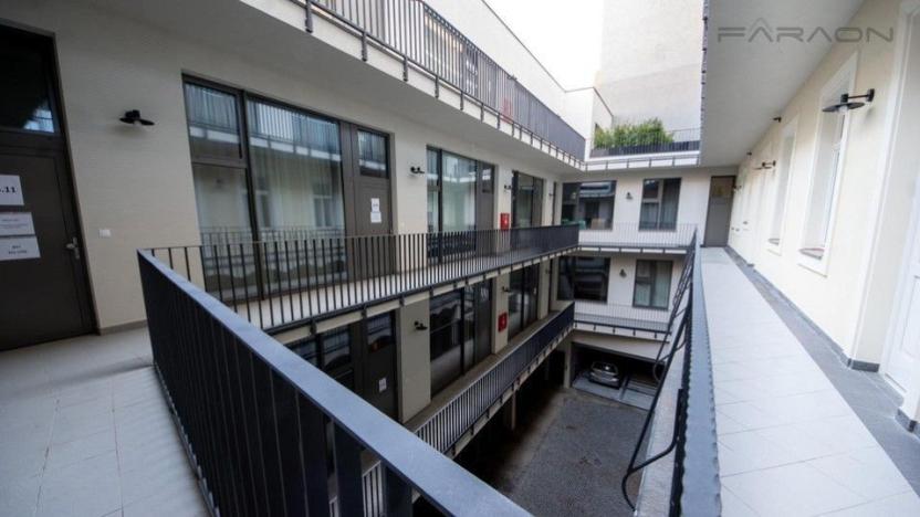 Pronájem garáže, Praha - Smíchov, Na Valentince, 16 m2