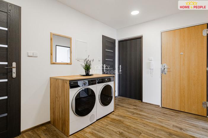 Prodej bytu 3+1, Karlovy Vary - Stará Role, Okružní, 65 m2