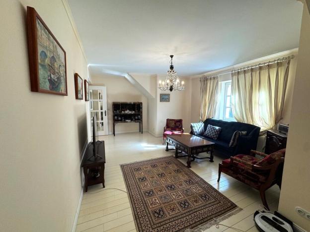 Prodej bytu 4+1, Karlovy Vary, Mariánskolázeňská, 130 m2