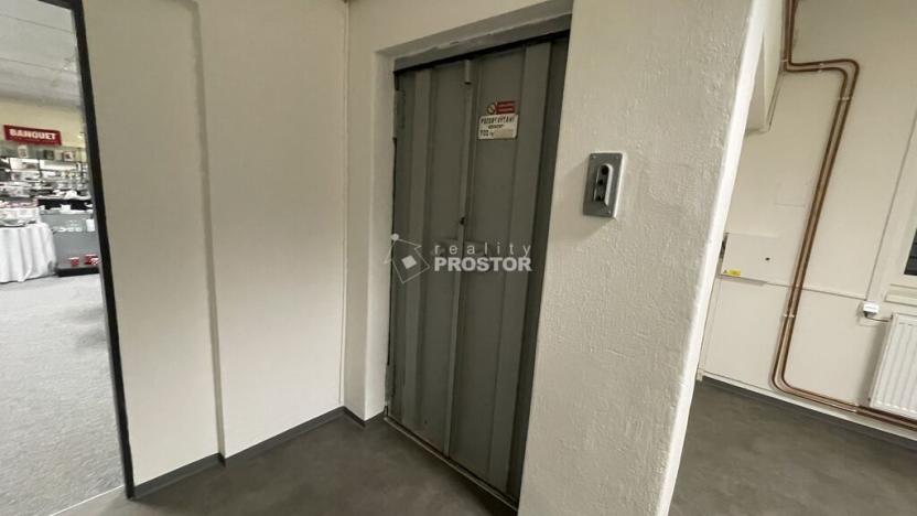 Pronájem obchodního prostoru, Jirny, Tovární, 456 m2