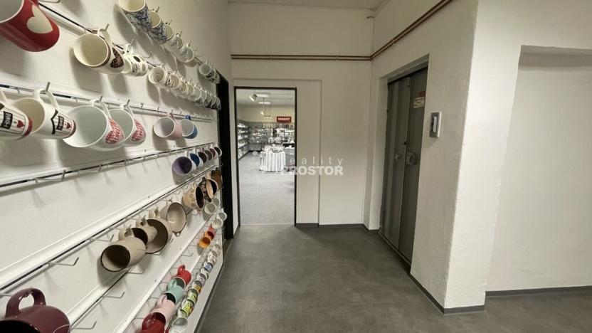 Pronájem obchodního prostoru, Jirny, Tovární, 456 m2