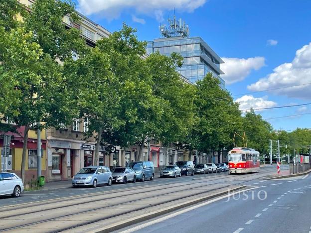 Prodej bytu 3+1, Praha, Biskupcova, 83 m2