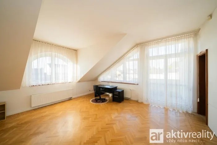 Prodej pozemku pro bydlení, Praha - Šeberov, K Hrnčířům, 2233 m2