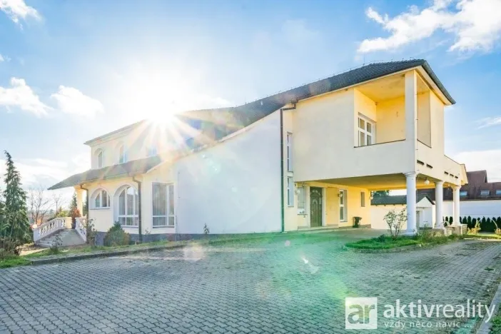 Prodej komerčního pozemku, Praha - Šeberov, K Hrnčířům, 2233 m2