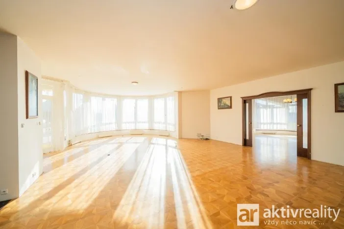 Prodej komerčního pozemku, Praha - Šeberov, K Hrnčířům, 2233 m2