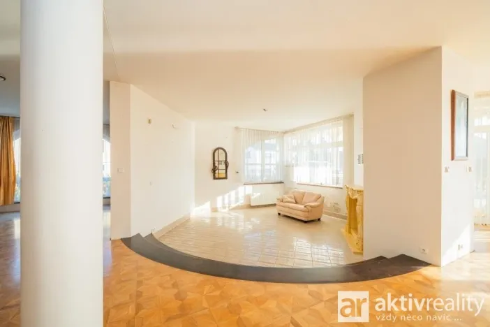 Prodej komerčního pozemku, Praha - Šeberov, K Hrnčířům, 2233 m2