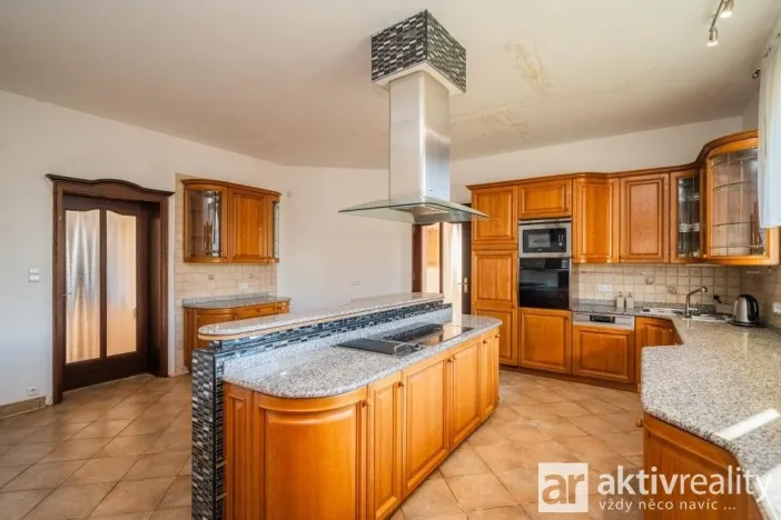 Prodej komerčního pozemku, Praha - Šeberov, K Hrnčířům, 2233 m2