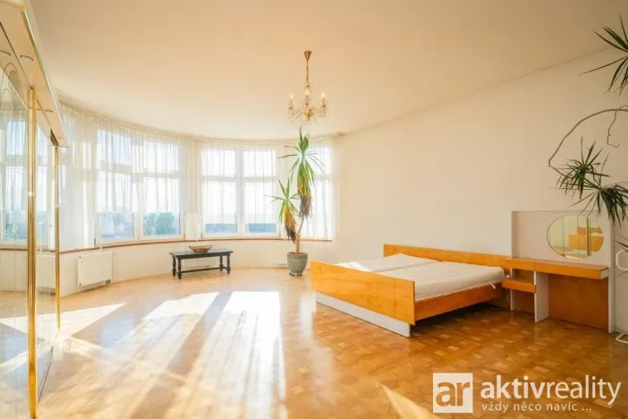 Prodej komerčního pozemku, Praha - Šeberov, K Hrnčířům, 2233 m2