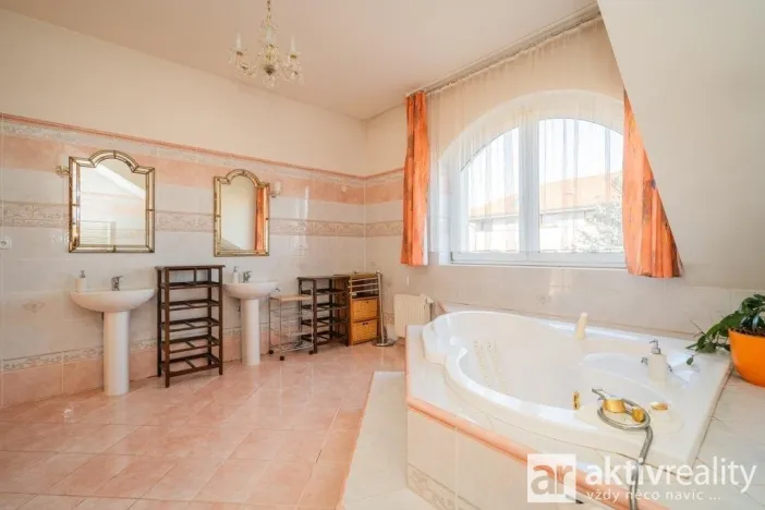 Prodej komerčního pozemku, Praha - Šeberov, K Hrnčířům, 2233 m2