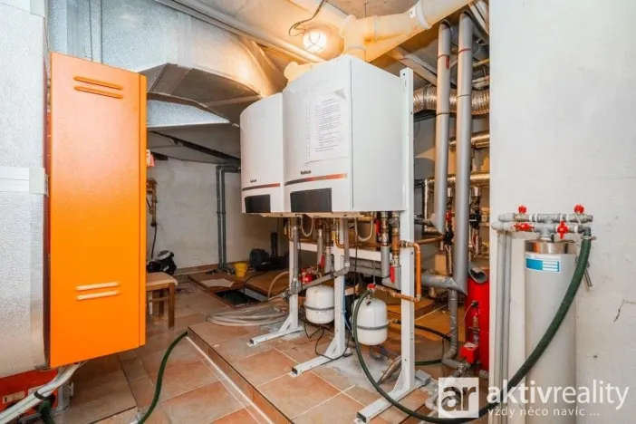 Prodej komerčního pozemku, Praha - Šeberov, K Hrnčířům, 2233 m2