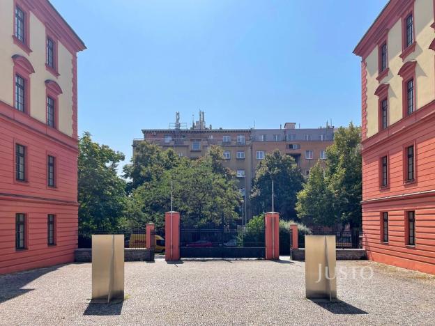 Prodej bytu 2+kk, Praha, 28. pluku, 64 m2