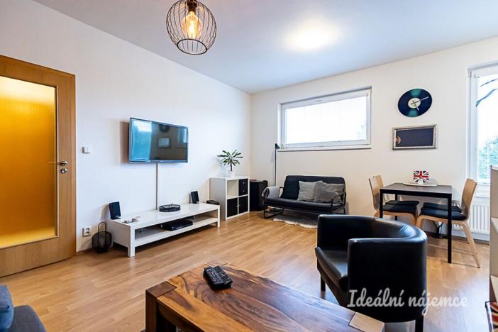 Pronájem bytu 1+kk, Praha - Hloubětín, Nademlejnská, 32 m2