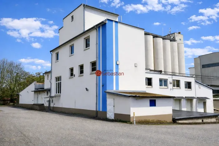 Pronájem výrobních prostor, Jičín - Valdické Předměstí, Dělnická, 1930 m2