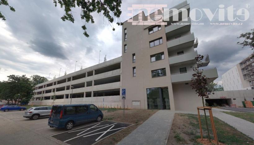 Pronájem garáže, Pardubice, nábřeží Závodu míru, 19 m2