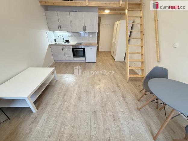 Pronájem bytu 1+kk, Praha - Smíchov, Na Valentince, 42 m2