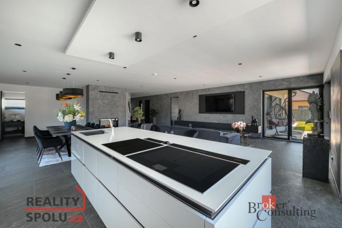 Prodej rodinného domu, Úherce, 268 m2