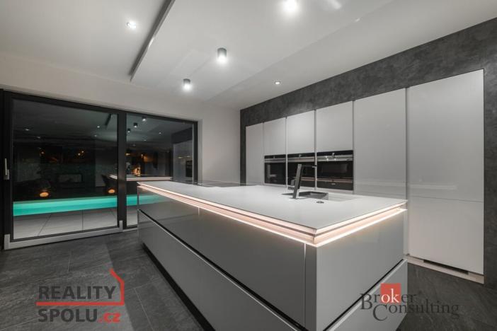 Prodej rodinného domu, Úherce, 268 m2