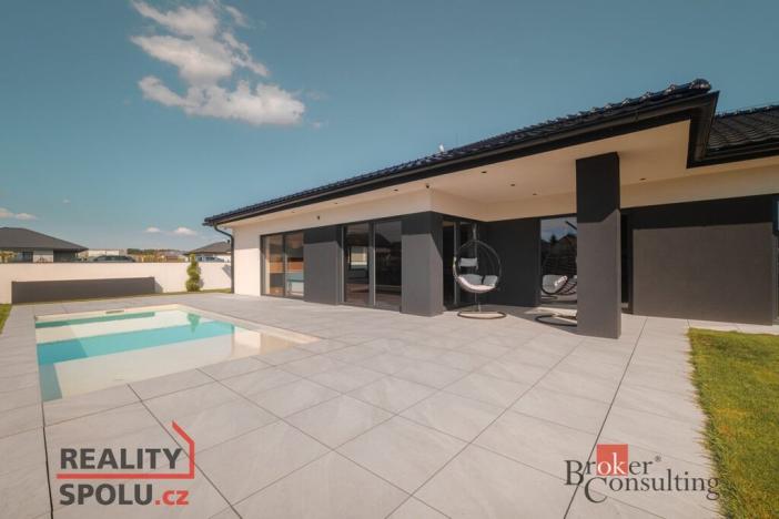 Prodej rodinného domu, Úherce, 268 m2