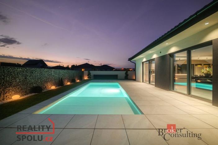 Prodej rodinného domu, Úherce, 268 m2