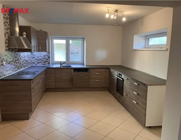 Prodej rodinného domu, Krahulov, 418 m2